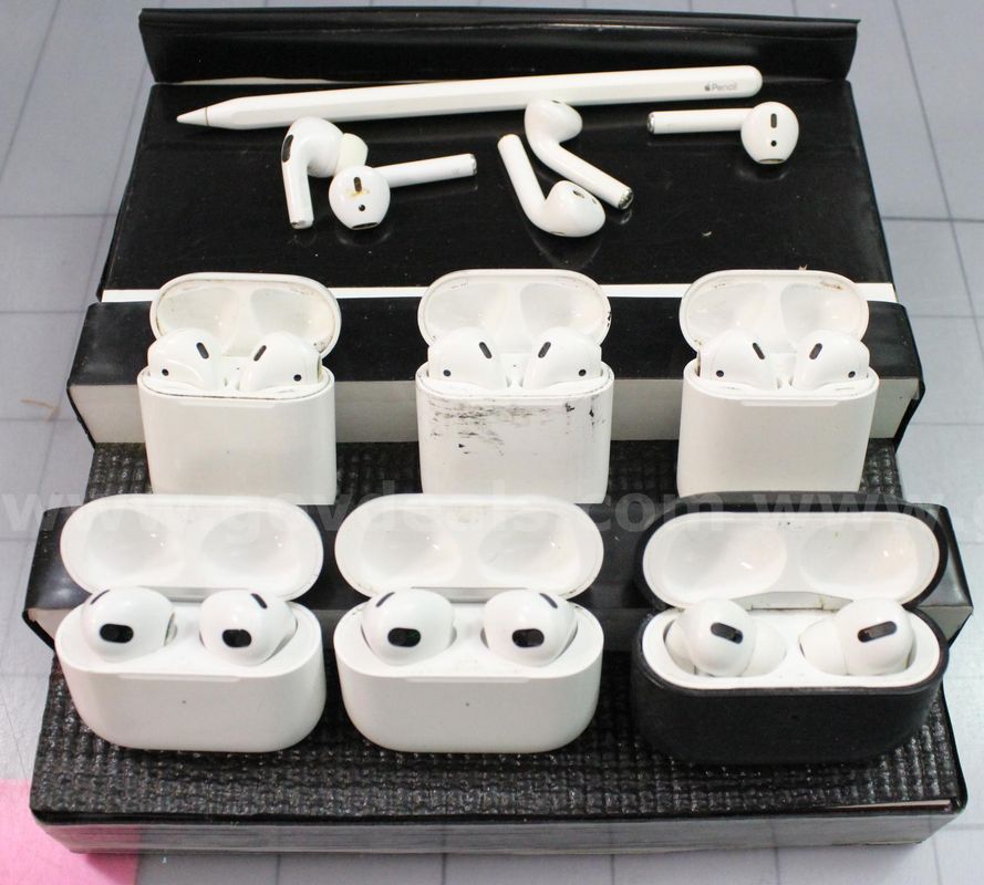 (6) Sets of Apple Air Pods/etc., Approximately 1 lb., #35559
