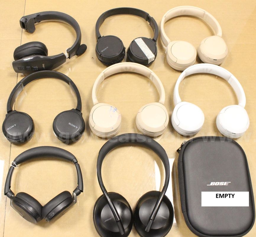 Approx. 4 lbs. of Brand-name Headphones/Asst. Electronics, #35895