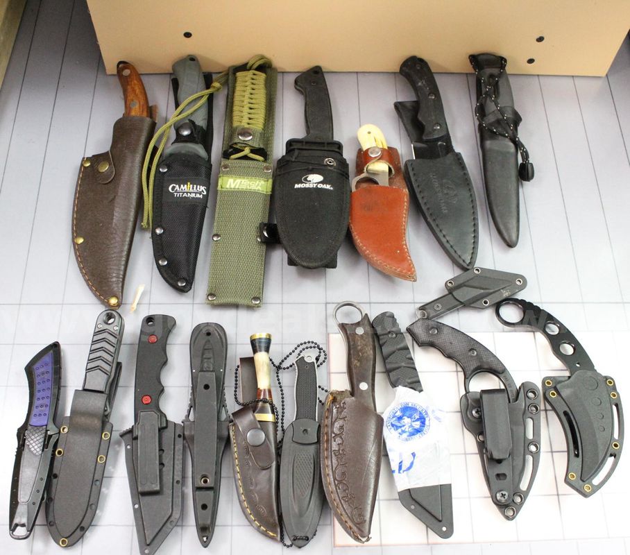 Approximately 6 lbs. of Assorted Fixed Blade Knives, #35923