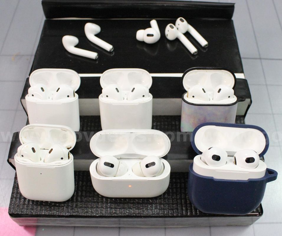 (6) Sets of Apple Air Pods/etc., Approximately 1 lb., #35562