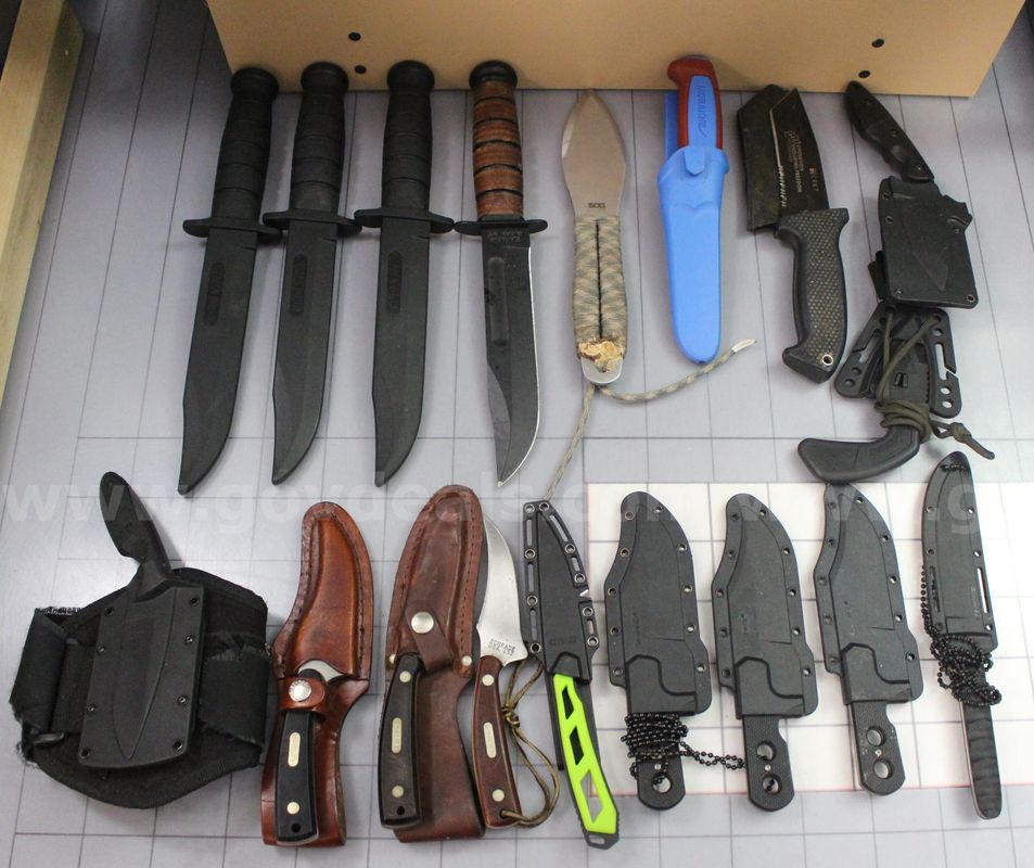 Approx. 6 lbs. of Assorted Brand-Name Fixed Blade Knives, #36107