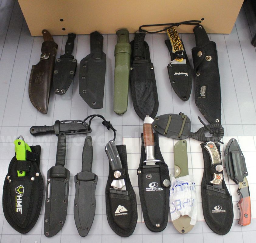 Approximately 6 lbs. of Assorted Fixed Blade Knives, #36108