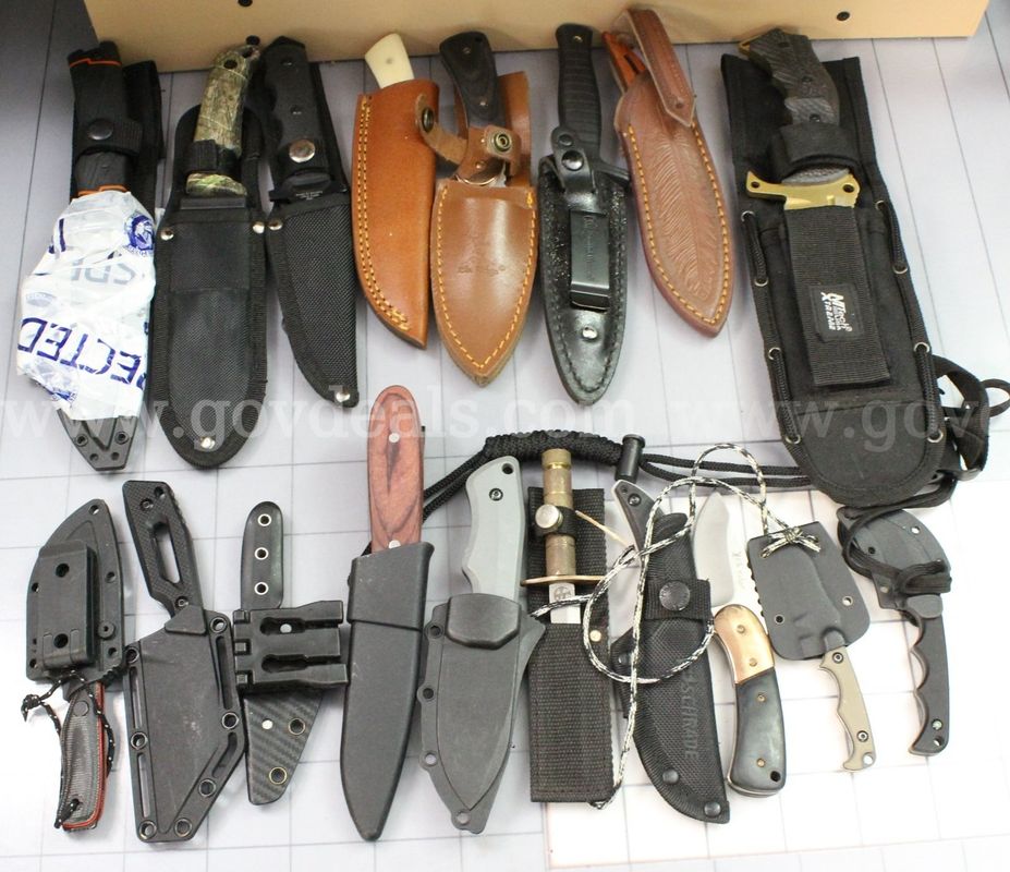 Approximately 7 lbs. of Assorted Fixed Blade Knives, #36187