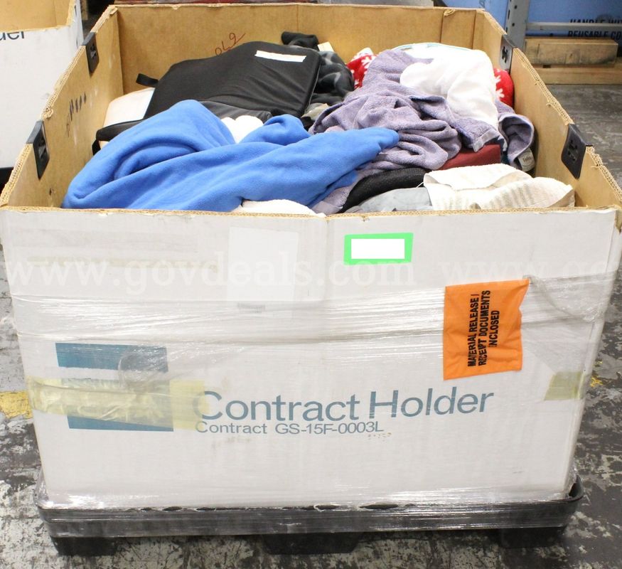1 Sm. Tote of Assorted Pillows/Blankets/etc., #36253, **PICK UP ONLY**TOTE NOT INCLUDED**
