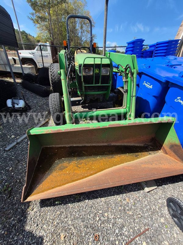 2005 John Deere 5205 Tractor with bucket