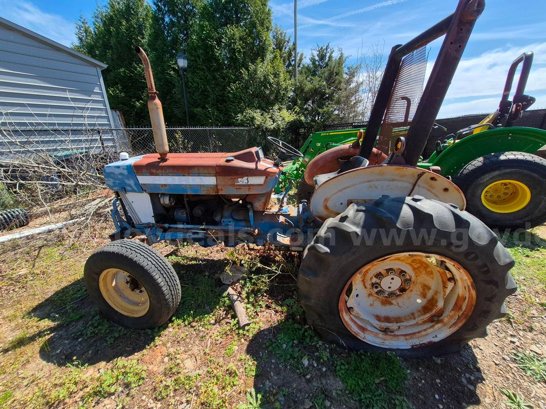 1984 Ford 2910 Tractor