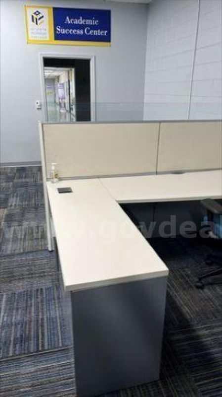 Cubicles (221104 NM)