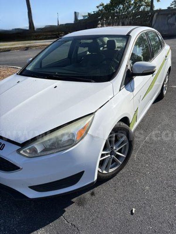 2017 Ford Focus SE (221356 AJ)