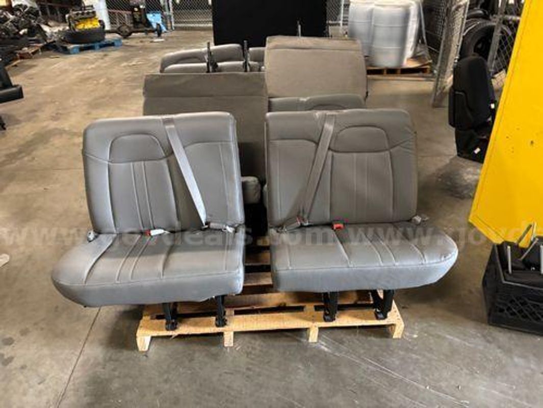 2025 Chevy express rear seats (222538 DC)