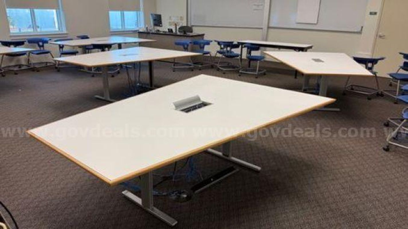 Large Desks (223733 TM)