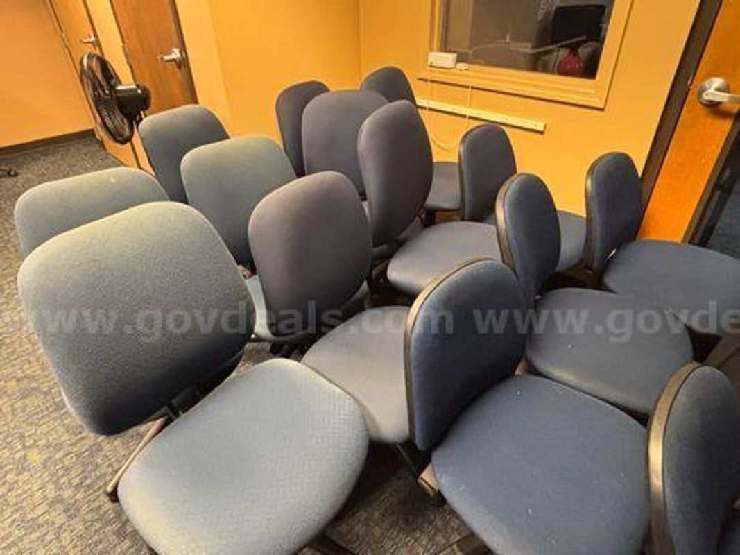 Rolling Chairs (224113 NM)
