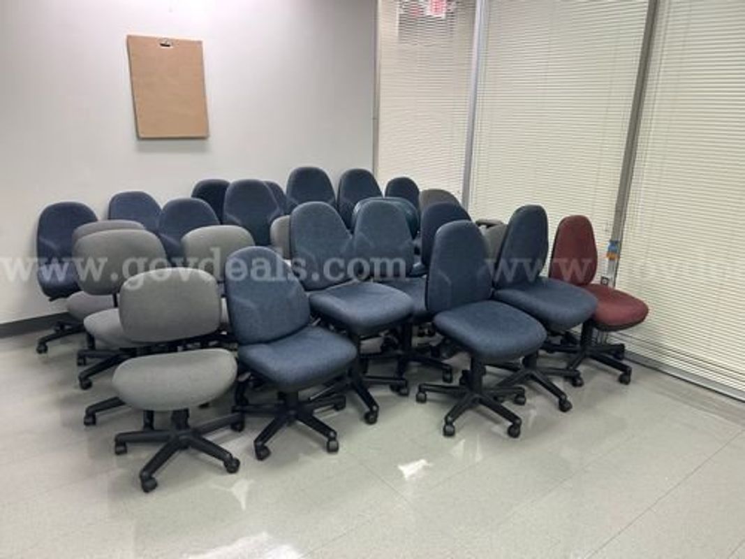 Rolling Chairs (223759 AJ)
