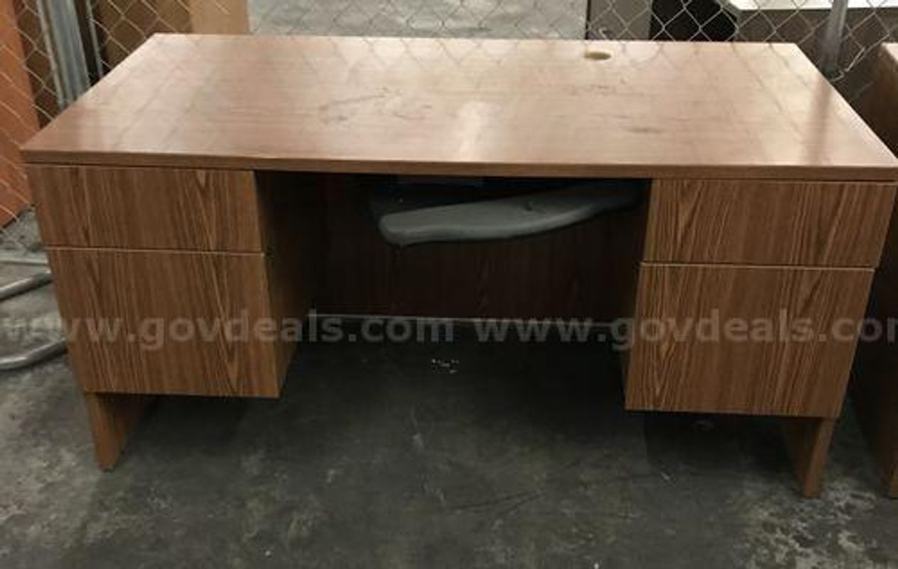 Desk and Chair (223519 NB)