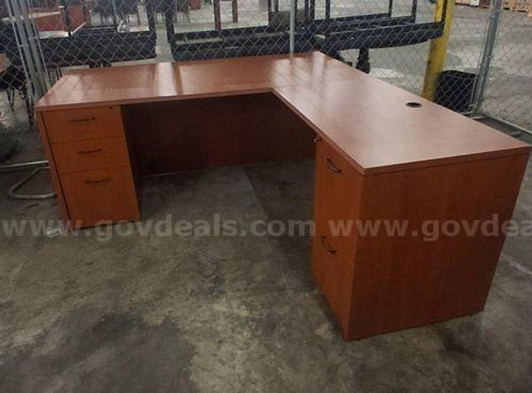 Desk and Chair (223518 NB)