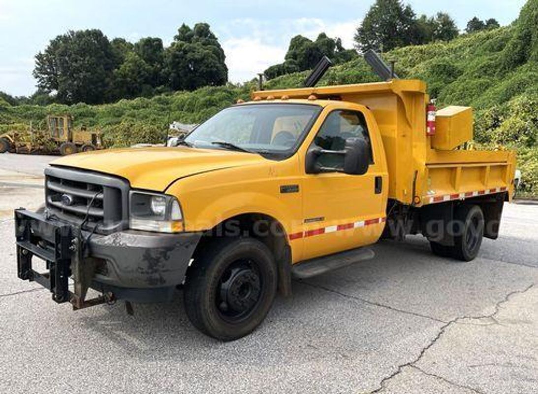 2002 Ford F-550 (224287 BT DOT)