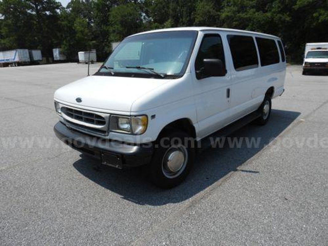 2000 Ford Econoline (224343 AJ)