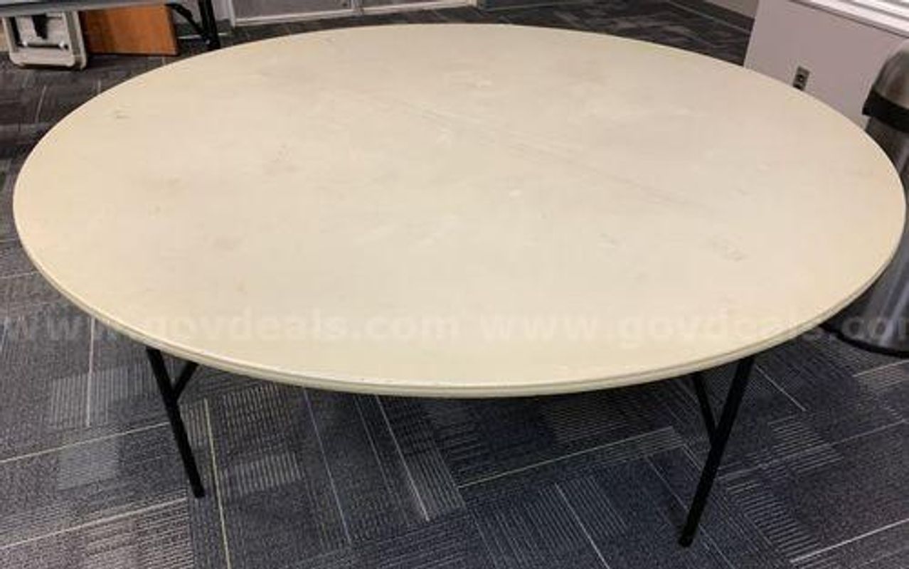 72' Round Folding Tables (224364 BT)