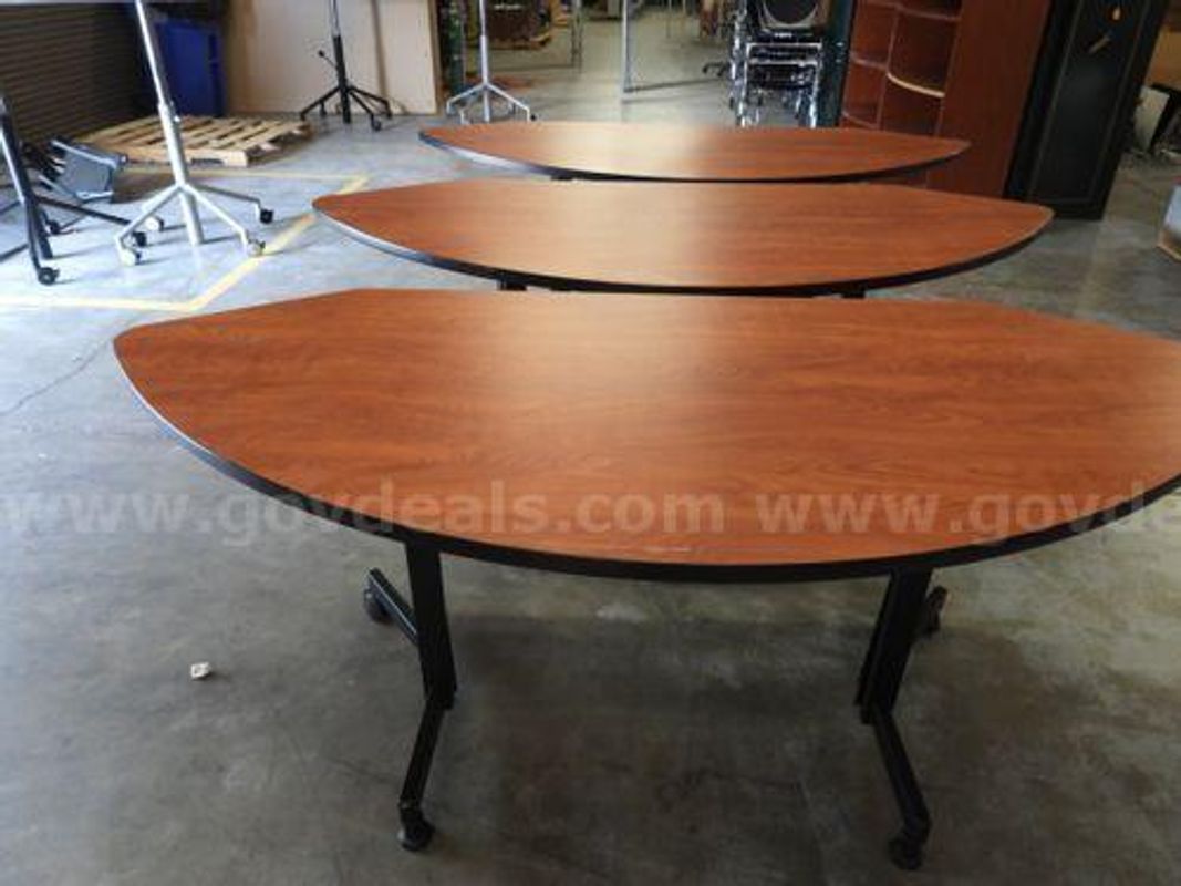 TABLES/DESKS (224404 TM)