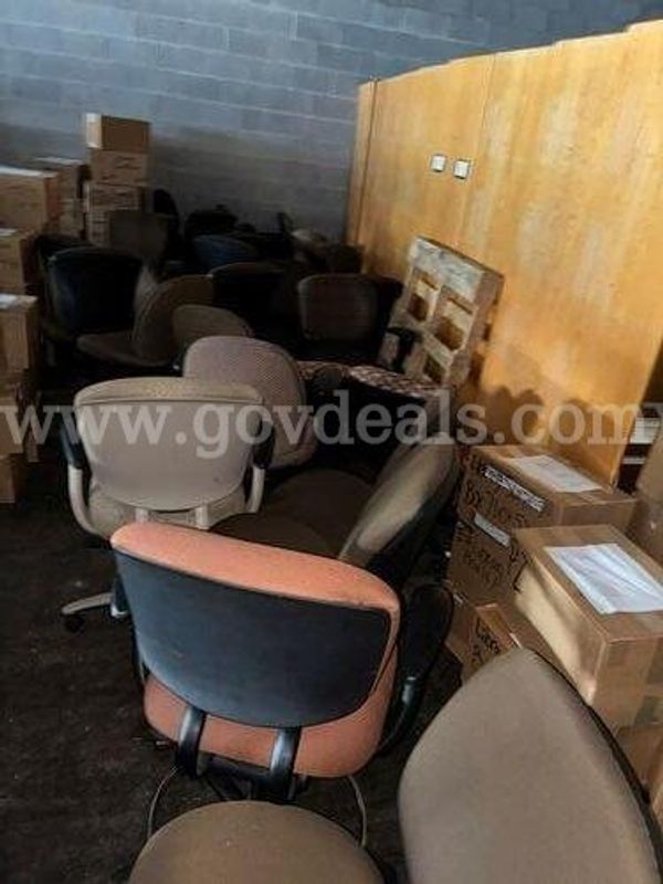 Various Chairs (219939 BT)
