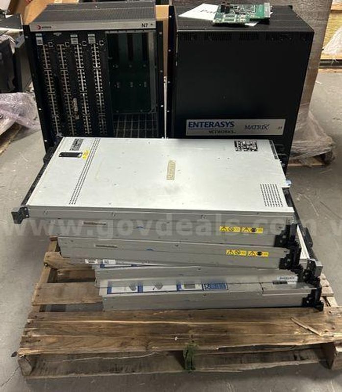 Chassiss With Switches And Servers (224266 Nb)