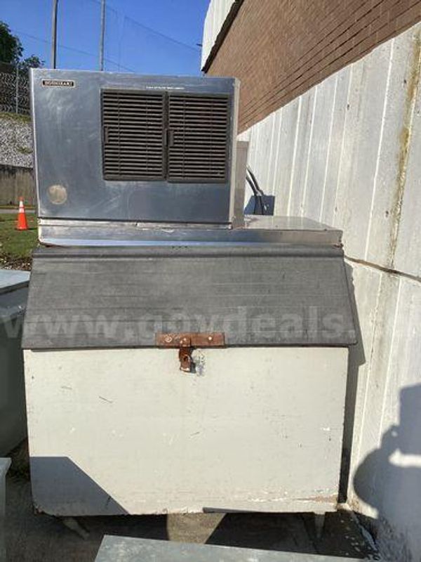 Ice Machine *FOR PARTS (224827 AJ)
