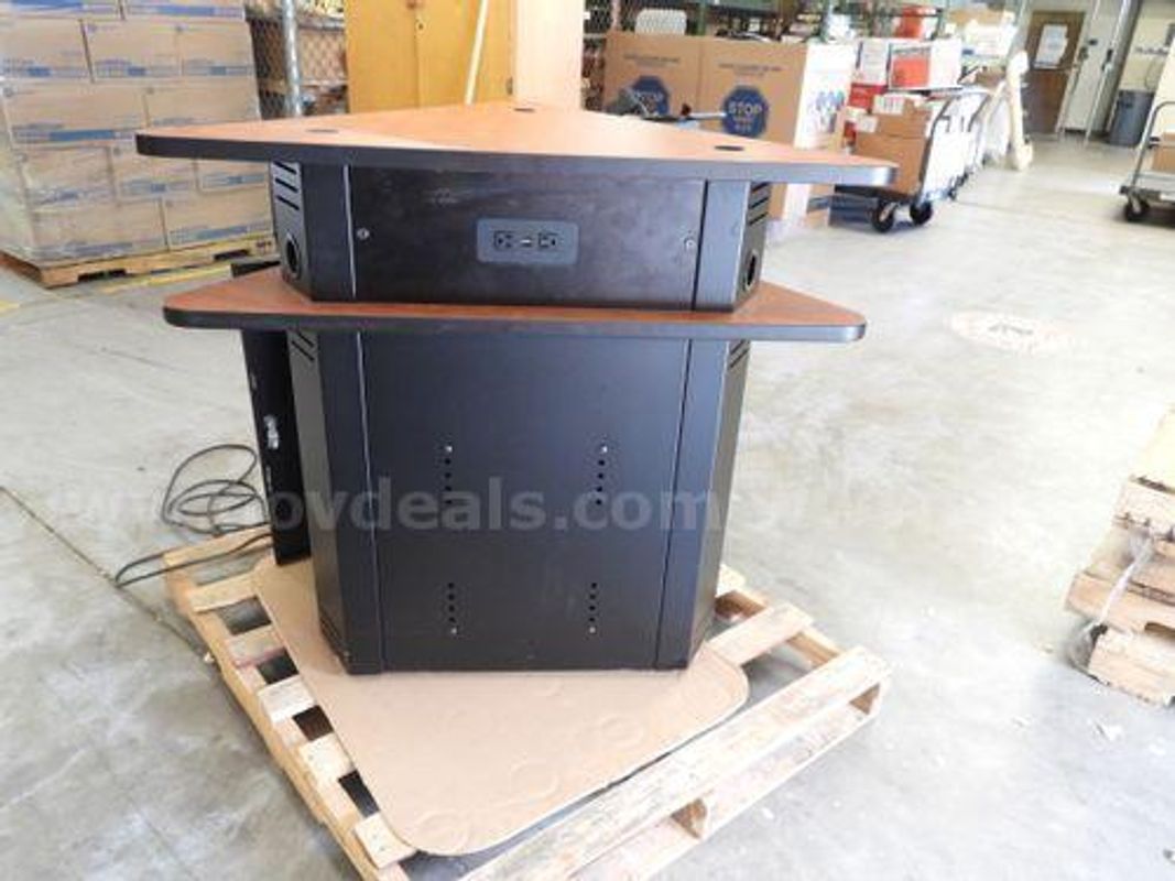 GAMING AND CHARGING STATION (224849 TM)