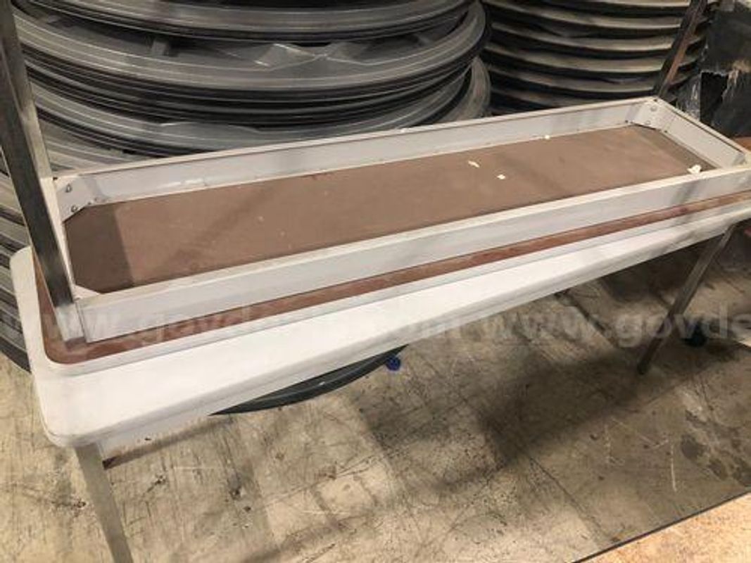 Tables (224171 NM)