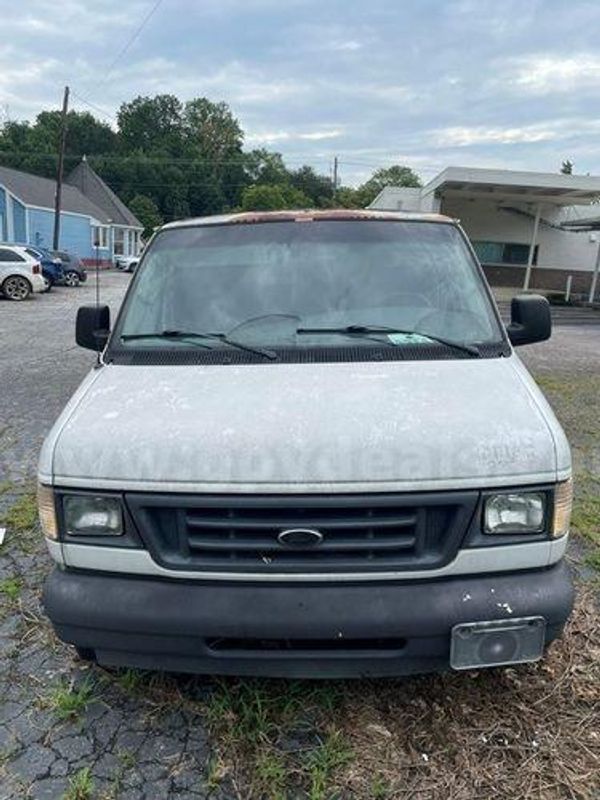 2003 Ford Econoline (224757 AJ)