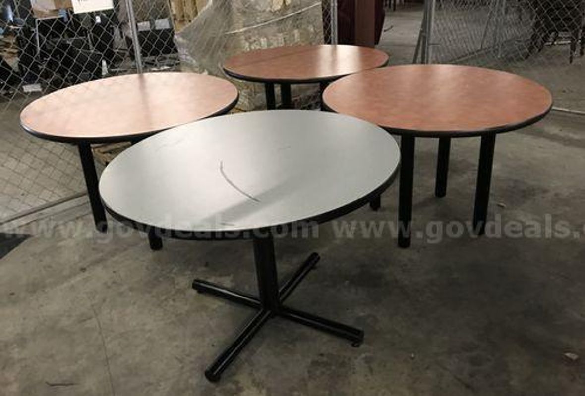 Table & Chairs (224911 TM)