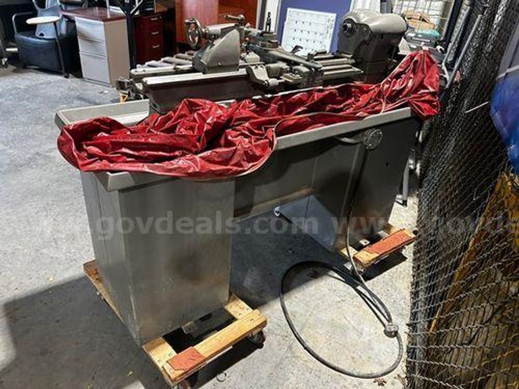 South Bend Precision Lathe (224918 NB)