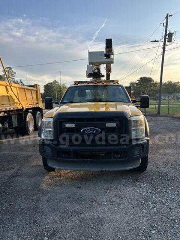 2012 Ford F-550 (225180 NB DOT)