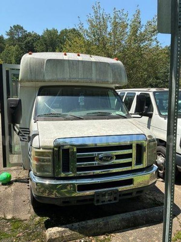 2008 Ford Econoline (225198 AJ)