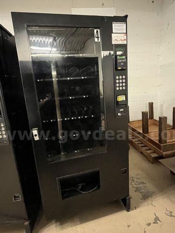 Various Vending Machines (225195 NM)