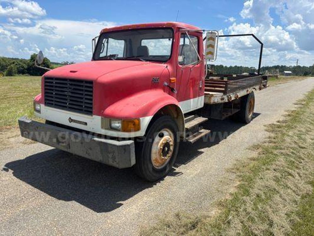2000 International 4700 (225319 AJ)