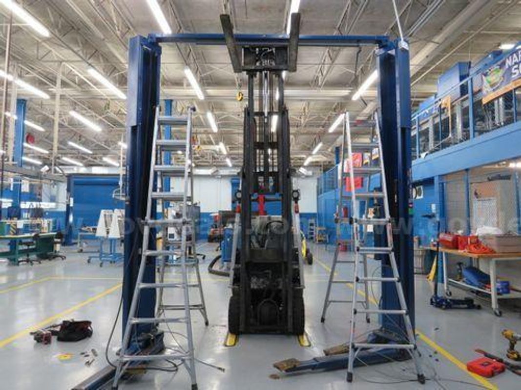 Hydraulic Lifts (225279 BT)