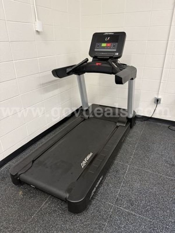 Life Fitness Treadmill(225345 TM)