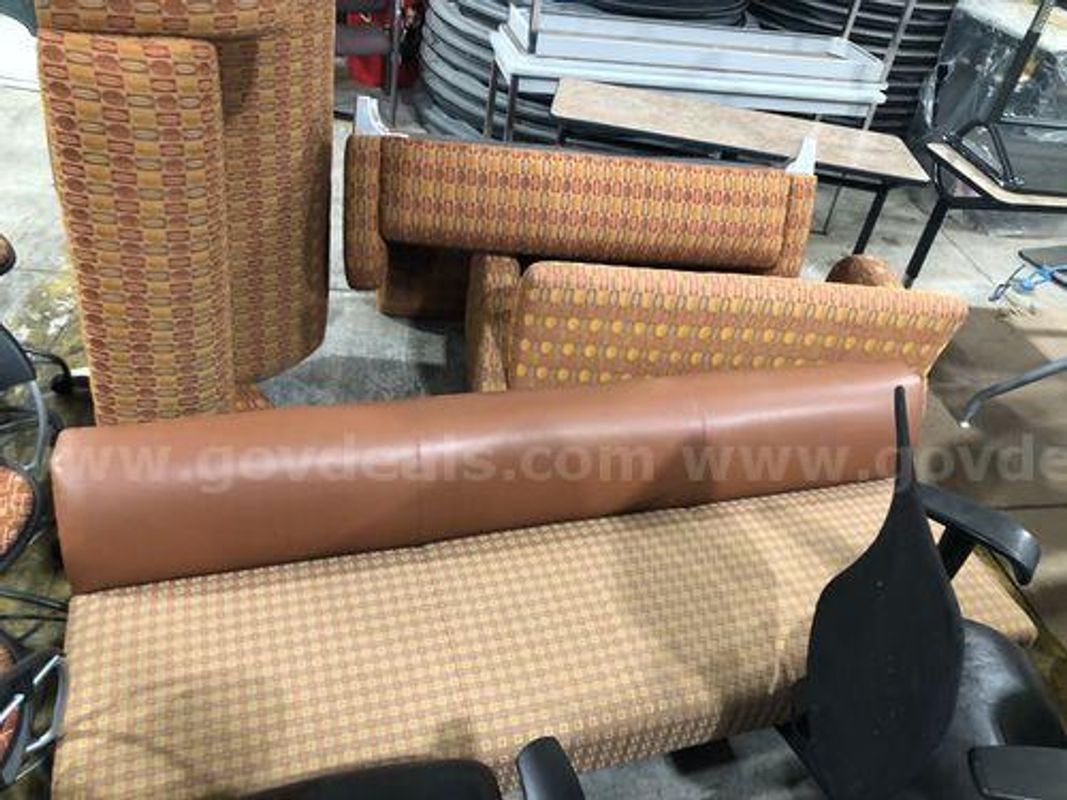Couches (225365 DC)