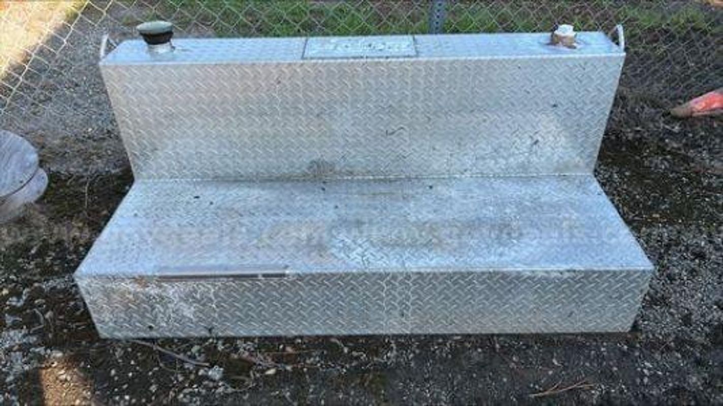 1999 Industrial Metal L100 (225212 NM DOT)
