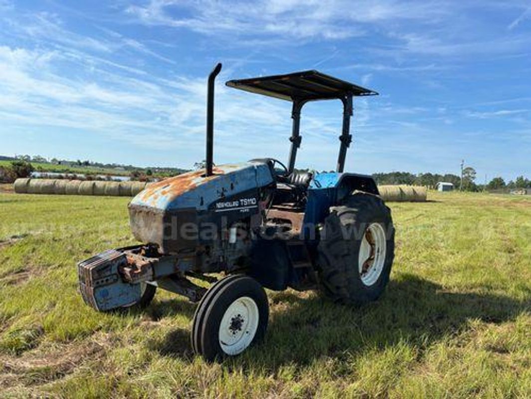 New Holland Tractor (225211 BT)