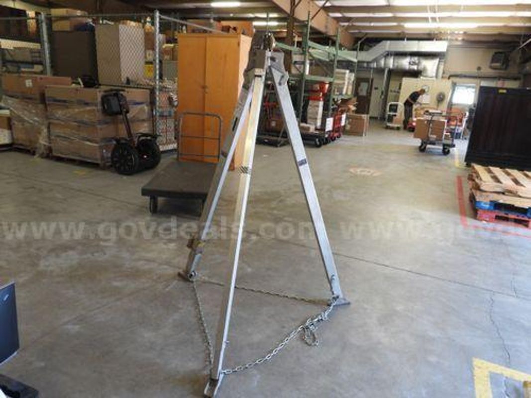 DBI-SALA CONFINED SPACE TRIPOD (225577 AJ)