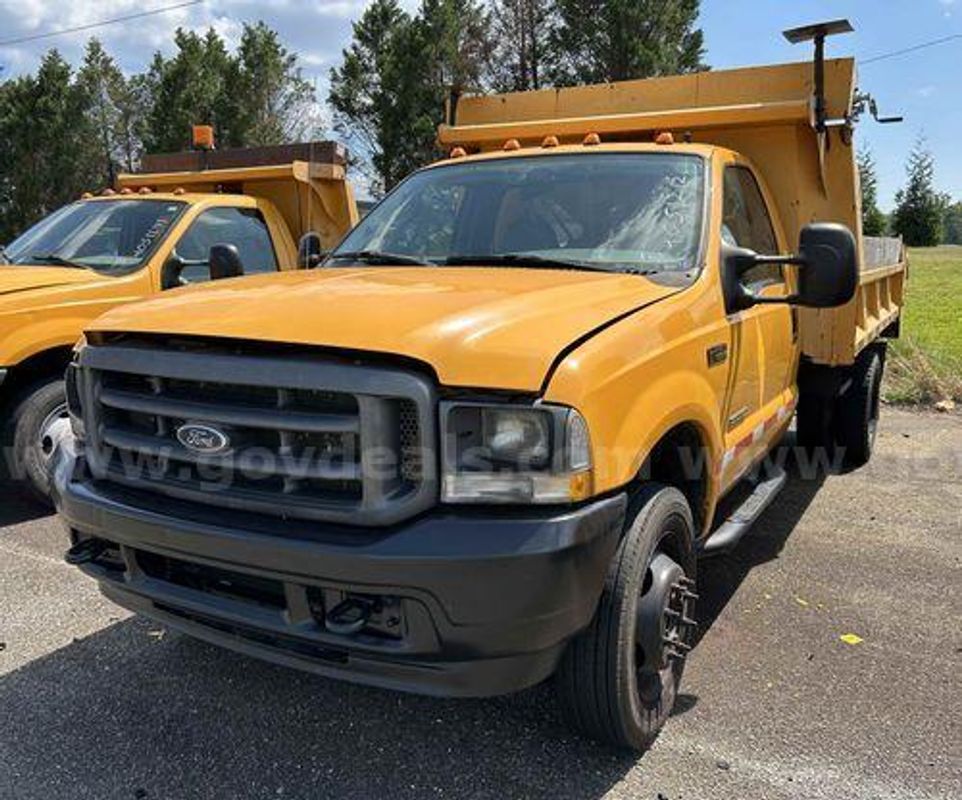 2004 Ford F-550 (225543 BT DOT)