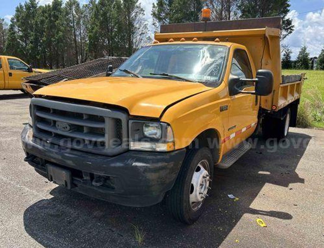 2002 Ford F-550 (225542 BT DOT)