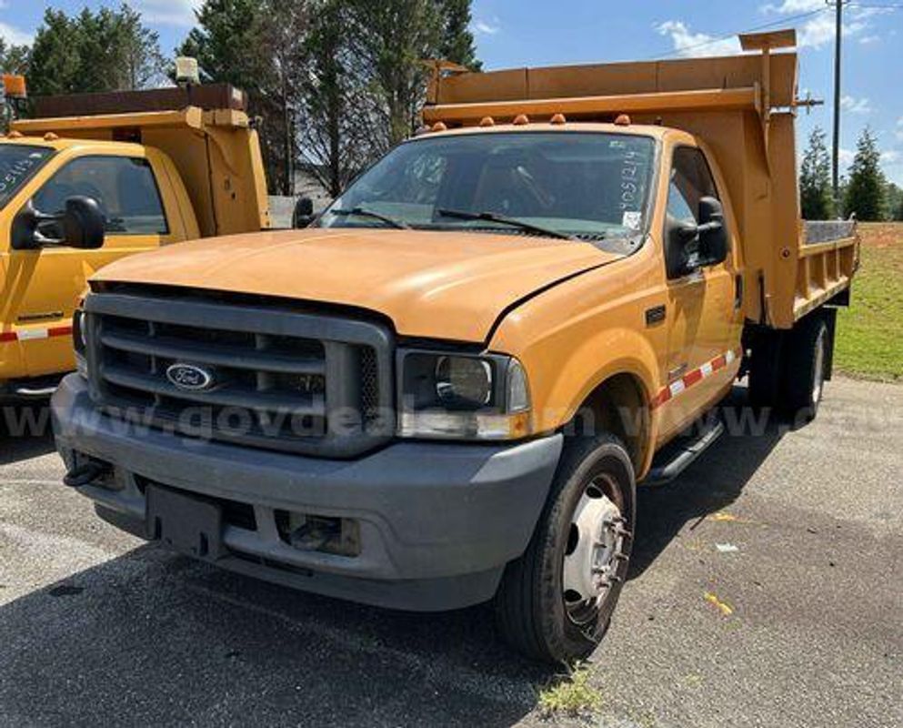 2004 Ford F-550 (225544 NM DOT)