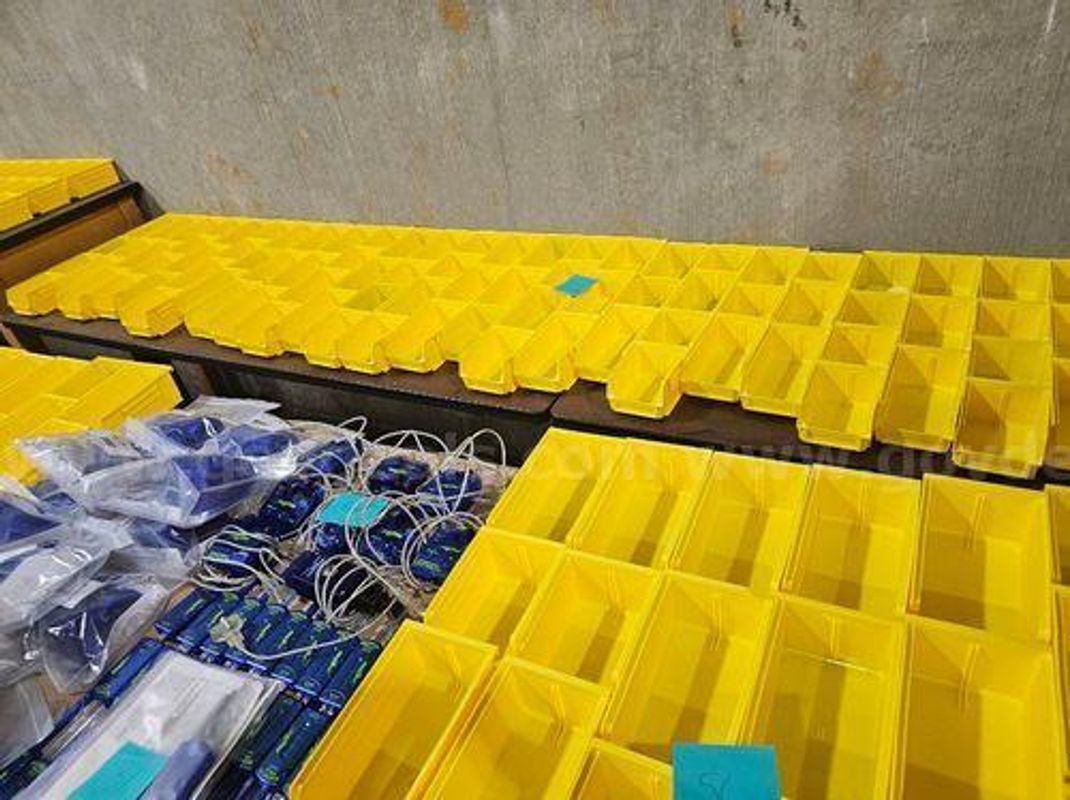 Hang and Stack Bins (225697 AJ)