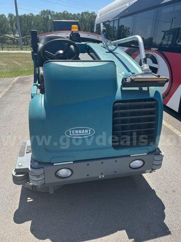 2016 TENNANT T206811 FLOOR SCRUBBER (225541 NB)