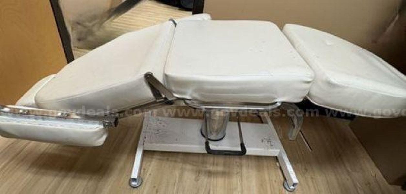 Facial Chair (225586 NM)