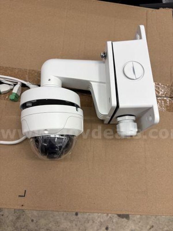 Dome Security Camera w/ Wall Mount (225426 BT)
