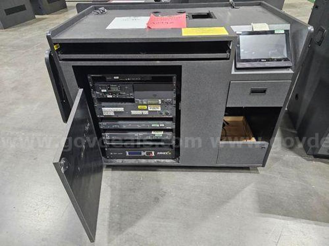 Lecterns (225135 NB)