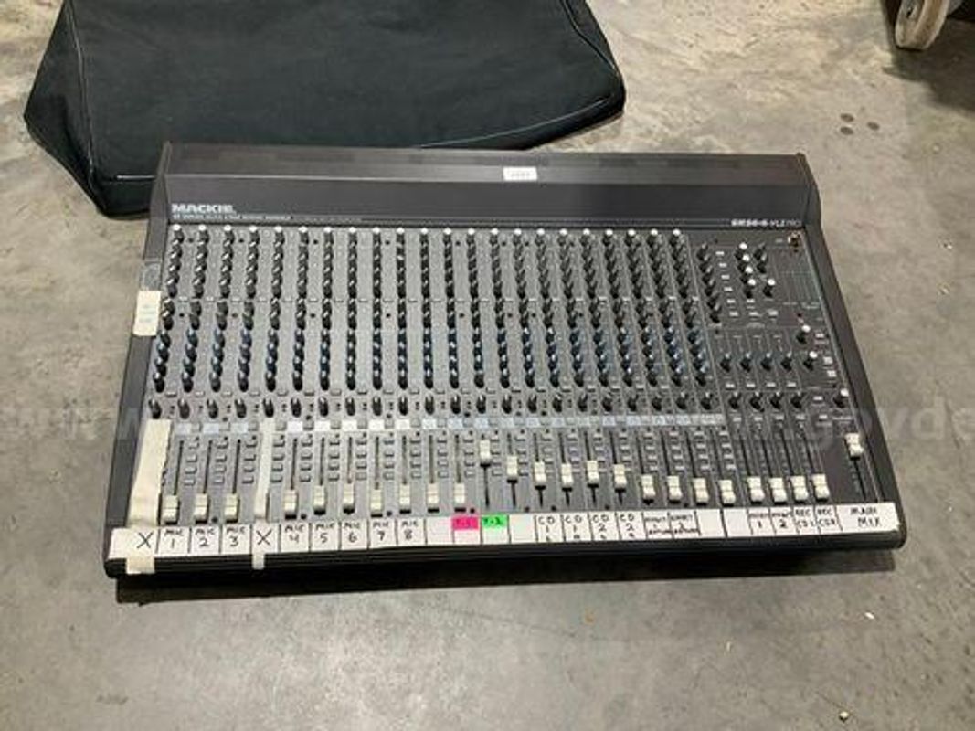 Mackie SR Series 24.4.2 4-Bus Mixing Console (225856 BT)