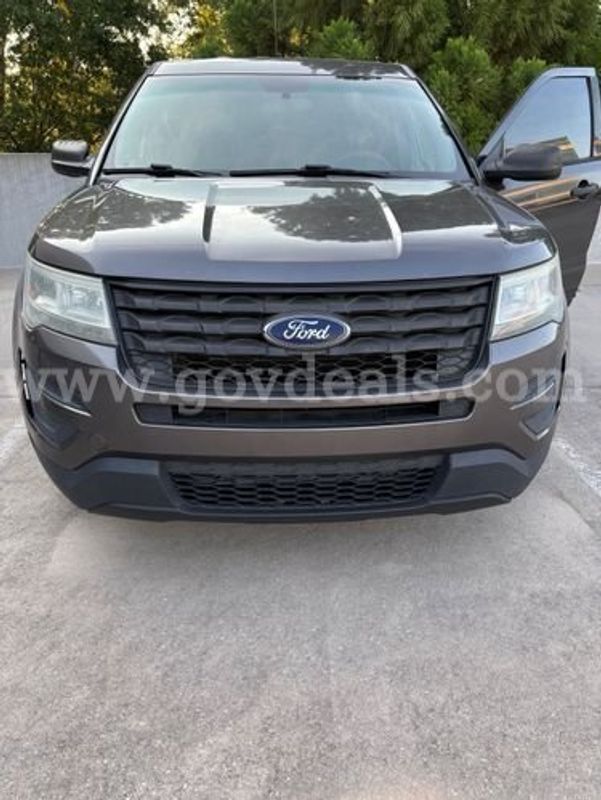 2017 Ford Explorer (225957 NB)